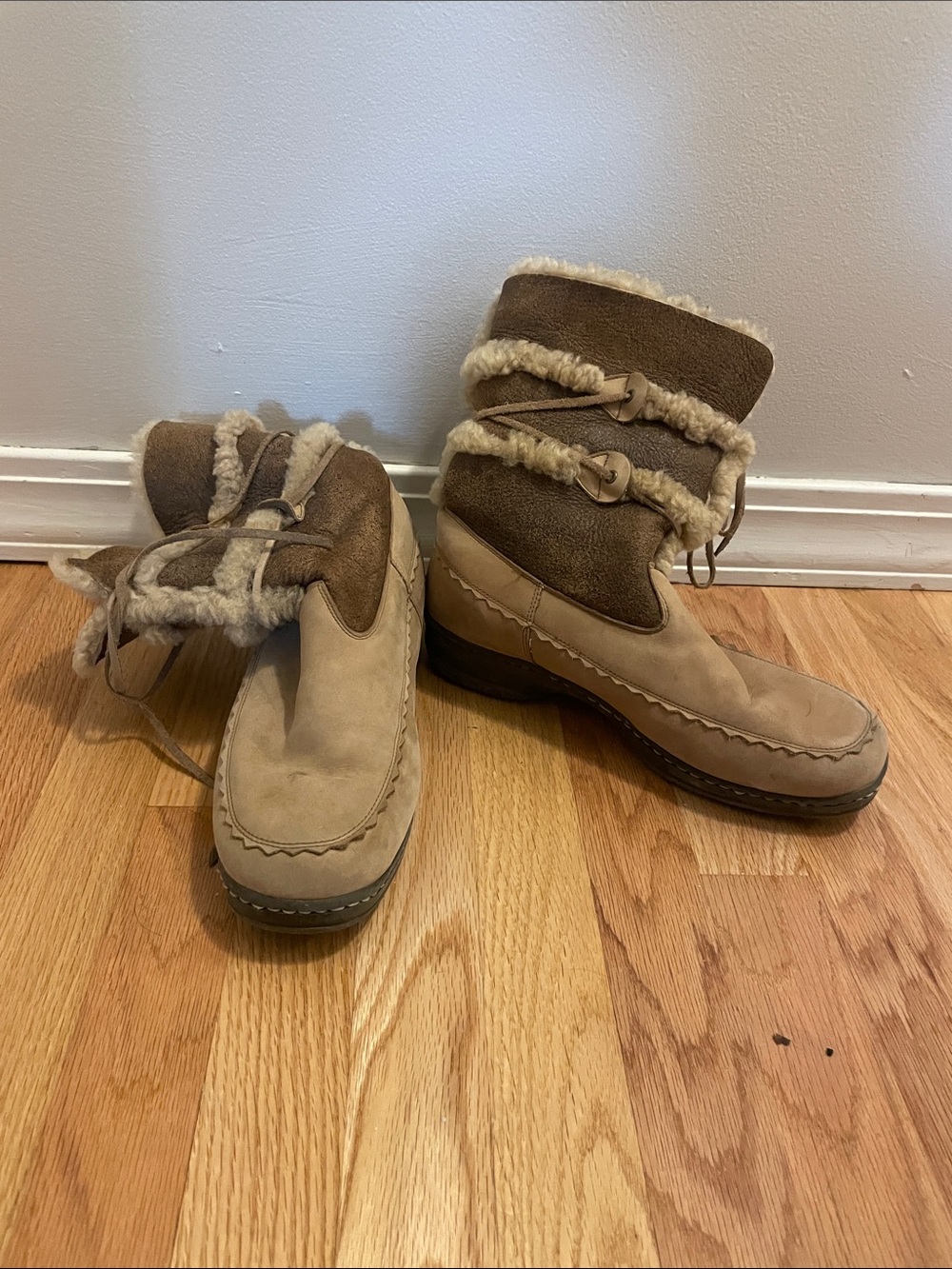 Blondo Two-Tone Shearling Cuff Lace-Up Winter Boots - Tan & Brown